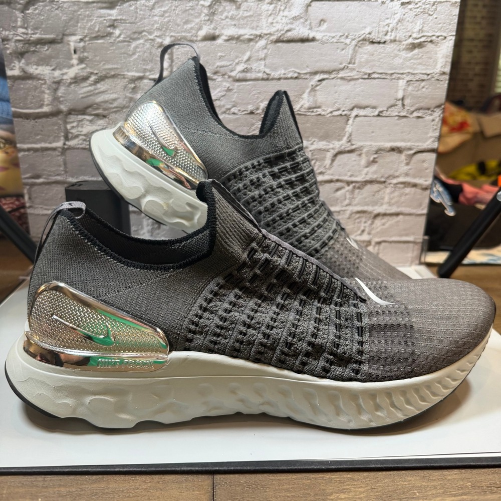 Nike React Phantom Run Flyknit 2 Mens 11 Grey Metallic Silver Running Shoes